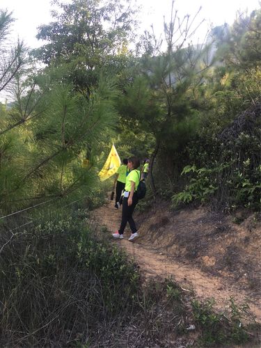 12日 伟英电子厂全体员工及上饶户外分会人员重走西片红军路穿越西岩